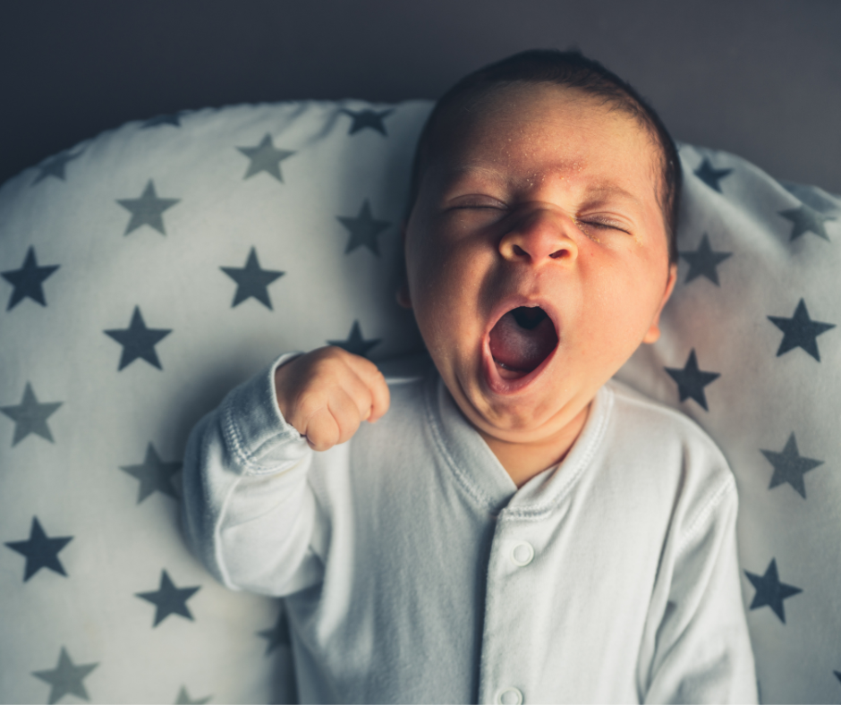 le sommeil de bébé agité, les causes et les solutions